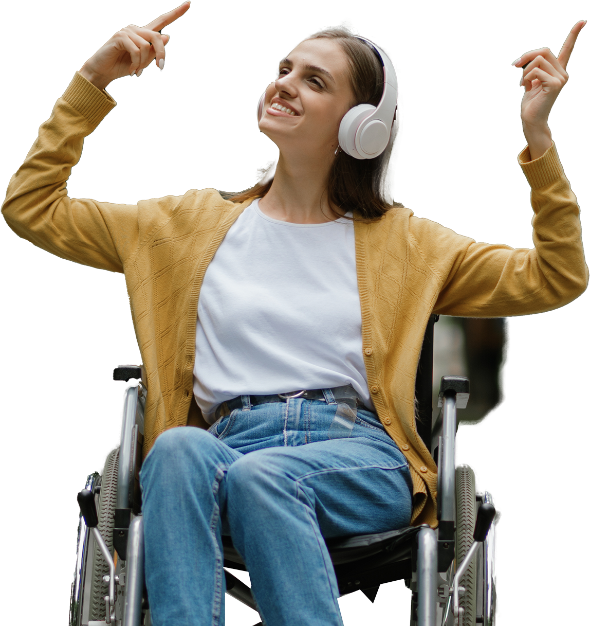 Femme handicapée en fauteuil roulant écoutant de la musique